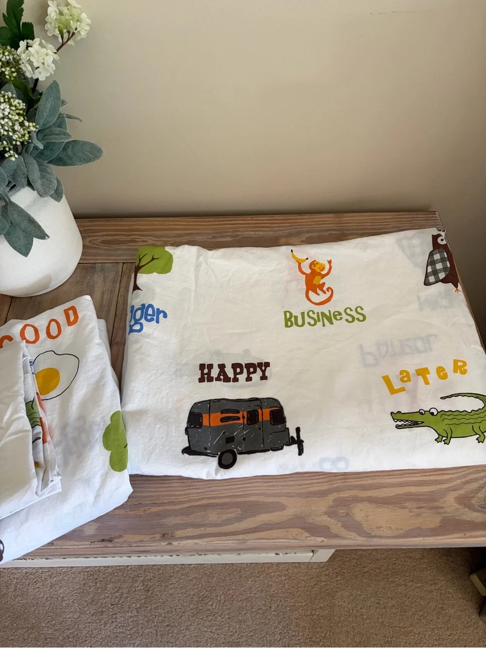 Garnet Hill Boy’s Fun Motif Twin Sheet Set 🌳🙊🐊🍳☮️